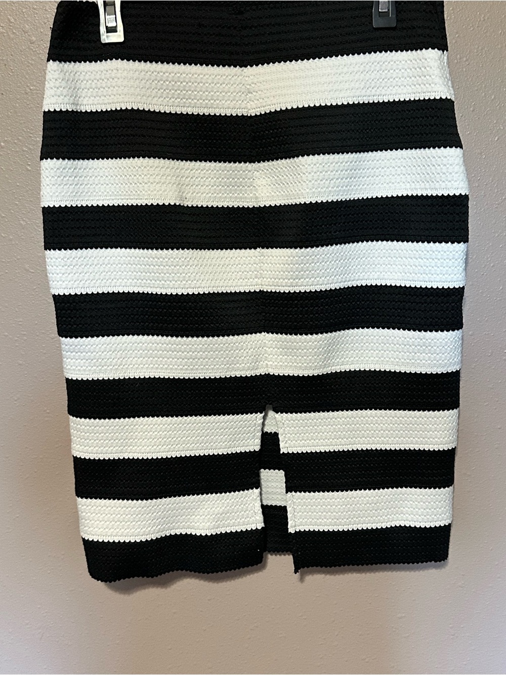 Express Skirt Women’s Sz L Black White Stripe Textured Knit Pencil Midi Bodycon - Picture 3 of 9